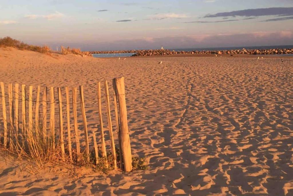 Coquet T2, Quartier Des Quilles, Climatise, 300M Des Plages Sète Buitenkant foto